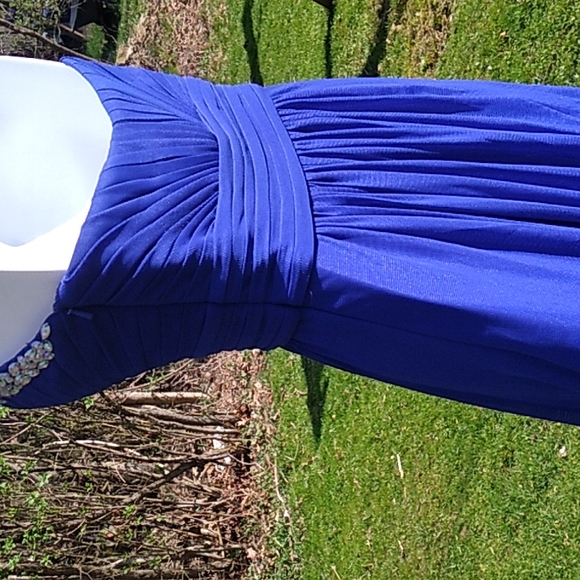 Prom gown size 4 - Picture 7 of 10